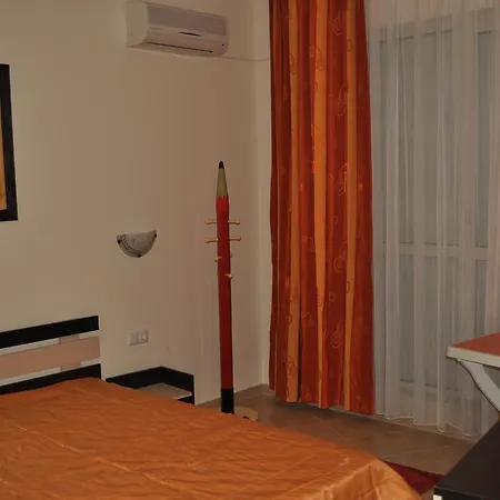 Negresco Elenite
